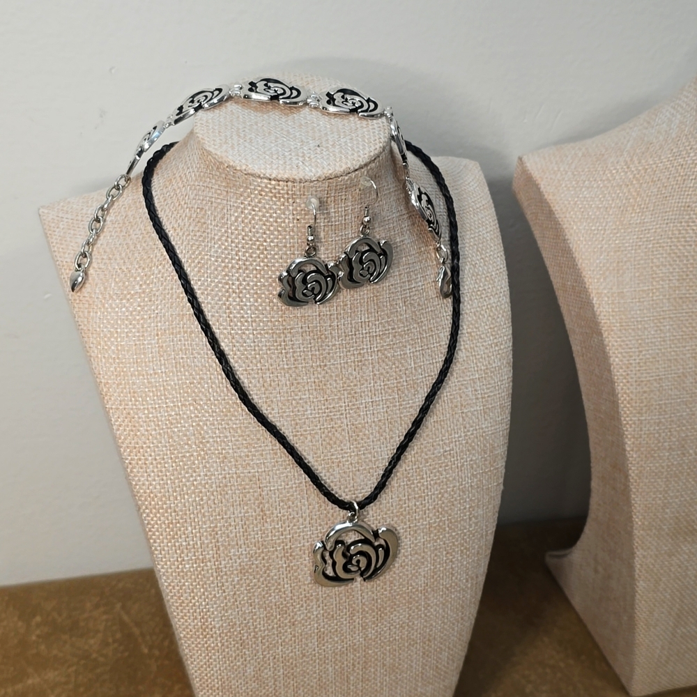Set Necklace, Bracelet & Earrings